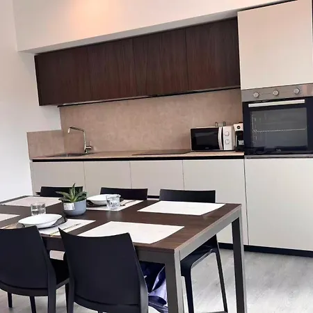 威尼斯mestre市中心新装修独立卫浴阳台双人房 Quarto em Acomodações Particulares *